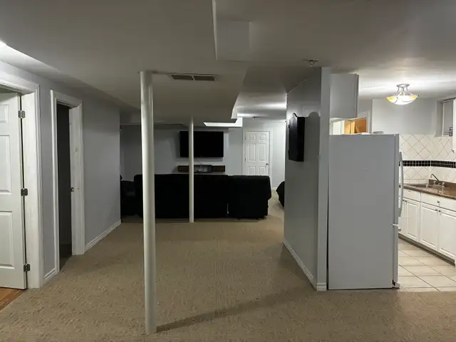 3 bedroom basement apartment Oshawa $2, 200 All-Inclusive