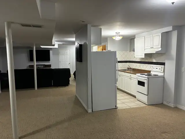 3 bedroom basement apartment Oshawa $2, 200 All-Inclusive - Photo 2