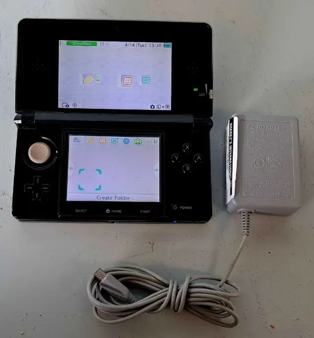 Nintendo 3DS w/ Charger and Case (32657787)
