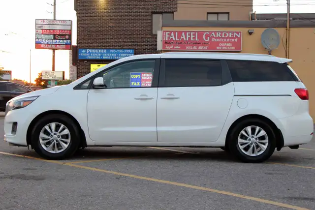 2017 Kia Sedona LX CarFax Clean Certified 2 Year Warranty - Photo 4