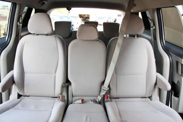 2017 Kia Sedona LX CarFax Clean Certified 2 Year Warranty - Photo 13