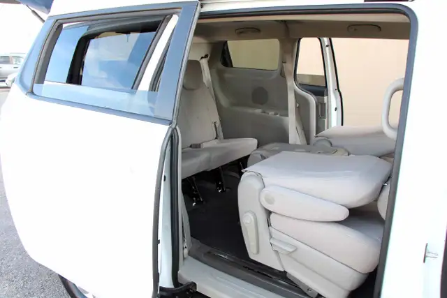 2017 Kia Sedona LX CarFax Clean Certified 2 Year Warranty - Photo 20