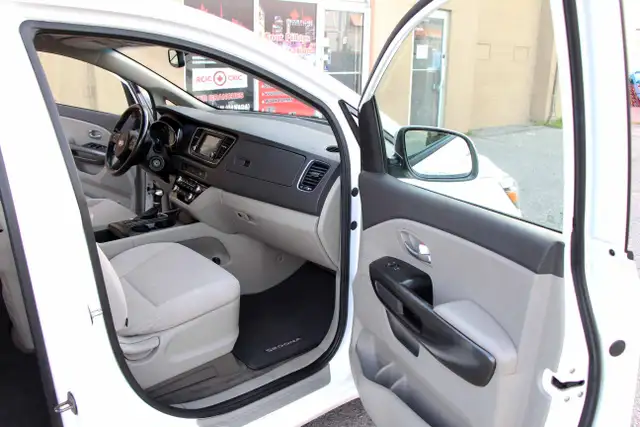 2017 Kia Sedona LX CarFax Clean Certified 2 Year Warranty - Photo 21