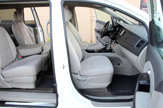 2017 Kia Sedona LX CarFax Clean Certified 2 Year Warranty - Photo 22