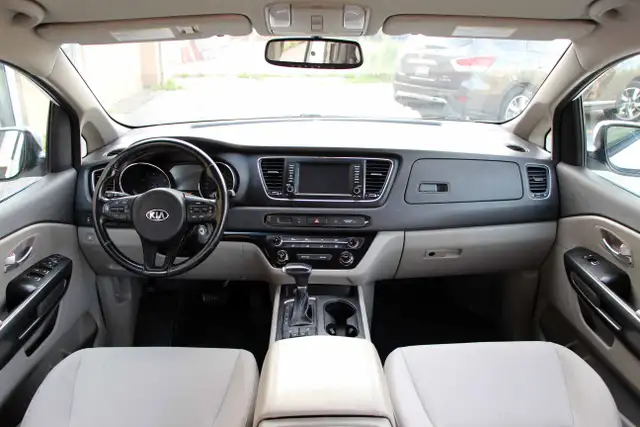 2017 Kia Sedona LX CarFax Clean Certified 2 Year Warranty - Photo 26