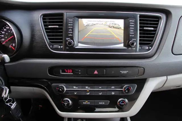 2017 Kia Sedona LX CarFax Clean Certified 2 Year Warranty - Photo 30