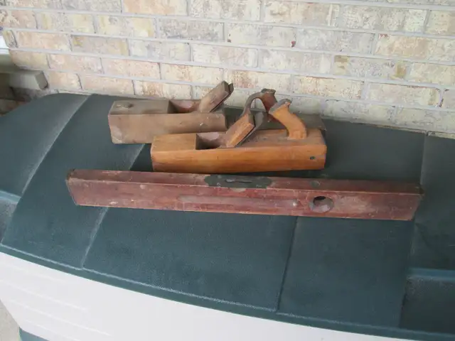 ANTIQUE PLANES & LEVEL