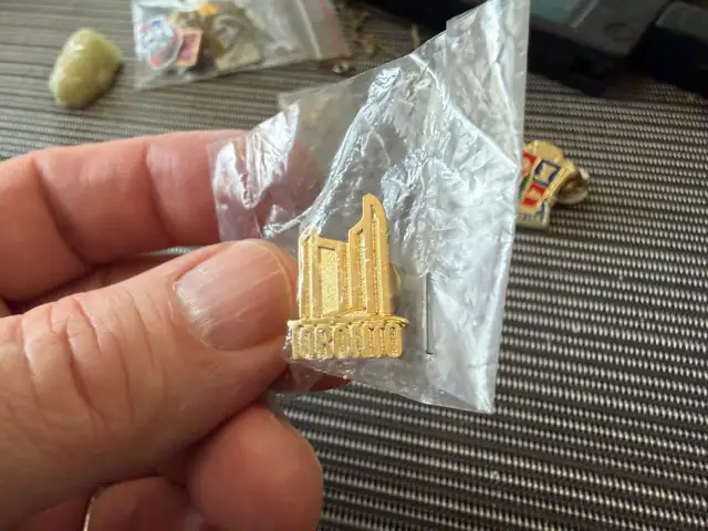 pins political Ontario cities rare - Photo 2