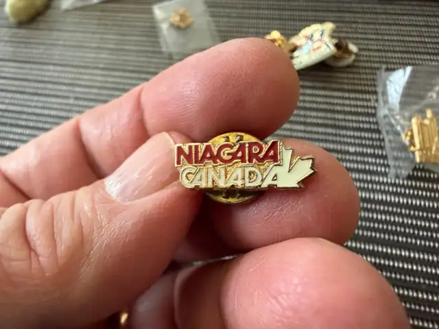 pins political Ontario cities rare - Photo 4