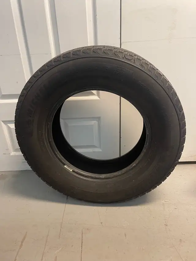 4 Michelin 235/65 R16 Winter Tires - Photo 2