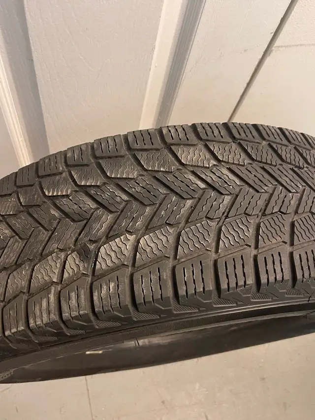 4 Michelin 235/65 R16 Winter Tires - Photo 3