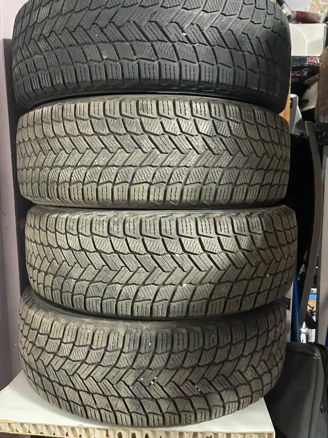 4 Michelin 235/65 R16 Winter Tires - Photo 7