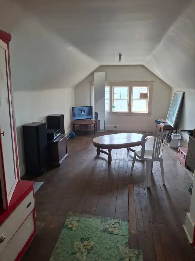 2 bedroom ( share with working guy) eia ok - Photo 2