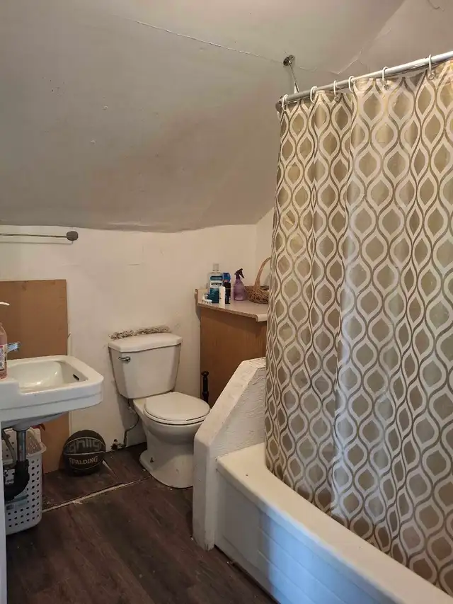 2 bedroom ( share with working guy) eia ok - Photo 5