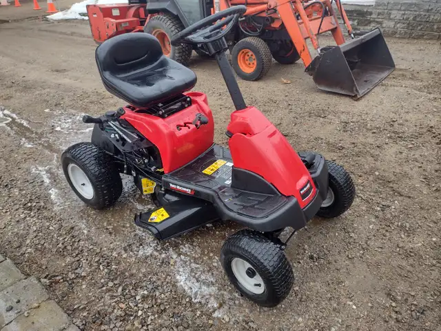 Tracteur a gazon YARD MACHINES 190cc 24'' de coupe annés 2015 - Photo 2