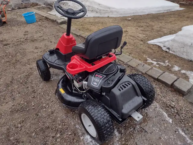 Tracteur a gazon YARD MACHINES 190cc 24'' de coupe annés 2015 - Photo 3