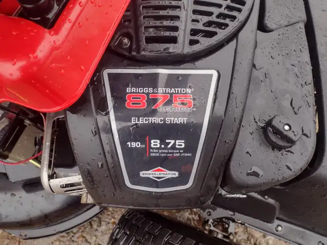 Tracteur a gazon YARD MACHINES 190cc 24'' de coupe annés 2015 - Photo 5