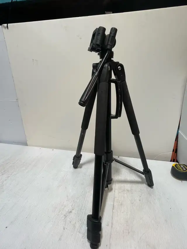 Rocketfish Tripod