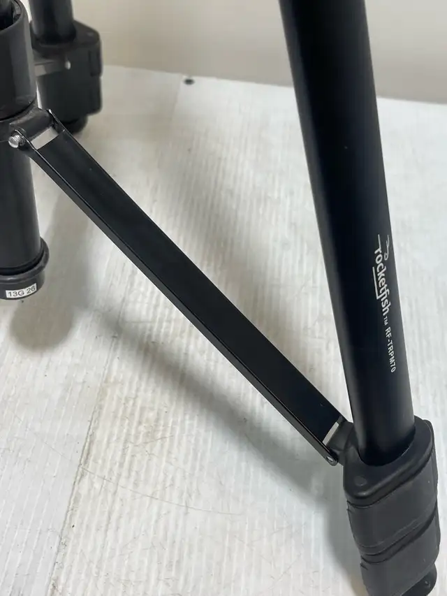 Rocketfish Tripod - Photo 2