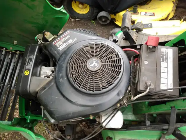 John Deere LT166 lawn tractor STRIPPED FOR PARTS! - Photo 6