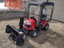 Tracteur a gazon CRAFTSMAN 22HP équipé pour servir 4 saisons