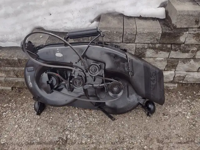 Tracteur a gazon CRAFTSMAN 22HP équipé pour servir 4 saisons - Photo 5