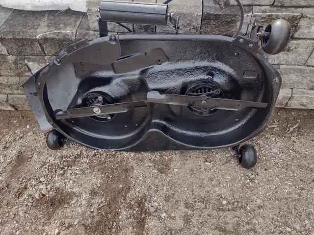 Tracteur a gazon CRAFTSMAN 22HP équipé pour servir 4 saisons - Photo 6