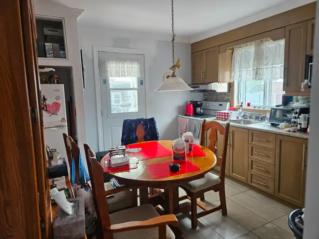 3 1/2  rénové haut triplex semi-meuble - Photo 3