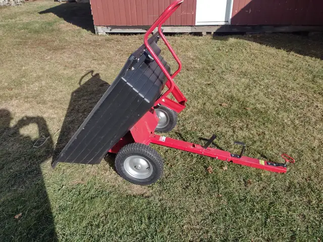 Remorque pour tracteur a gazon ou vtt a bascule presque neuve. - Photo 2