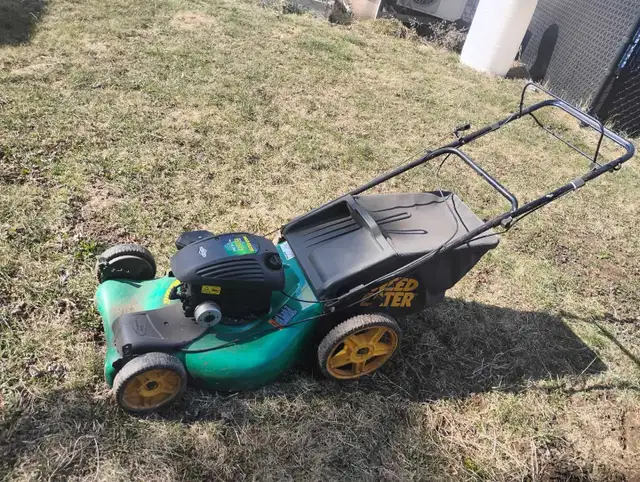 Self-propelled gas mower with bag.A(READ AD)