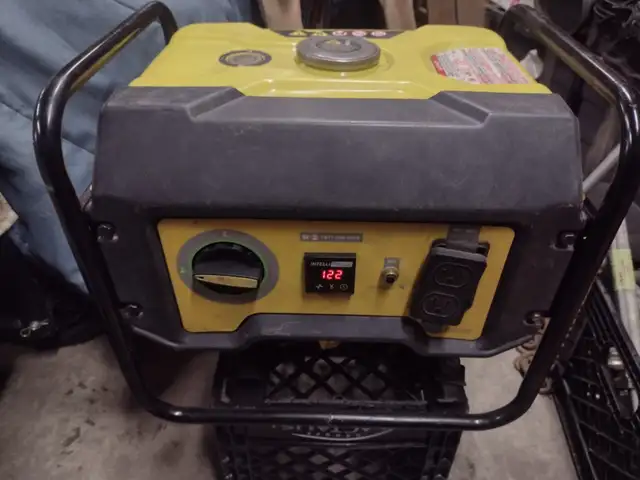 Generatrice CHAMPION 1200 watts en tres bonne condition.