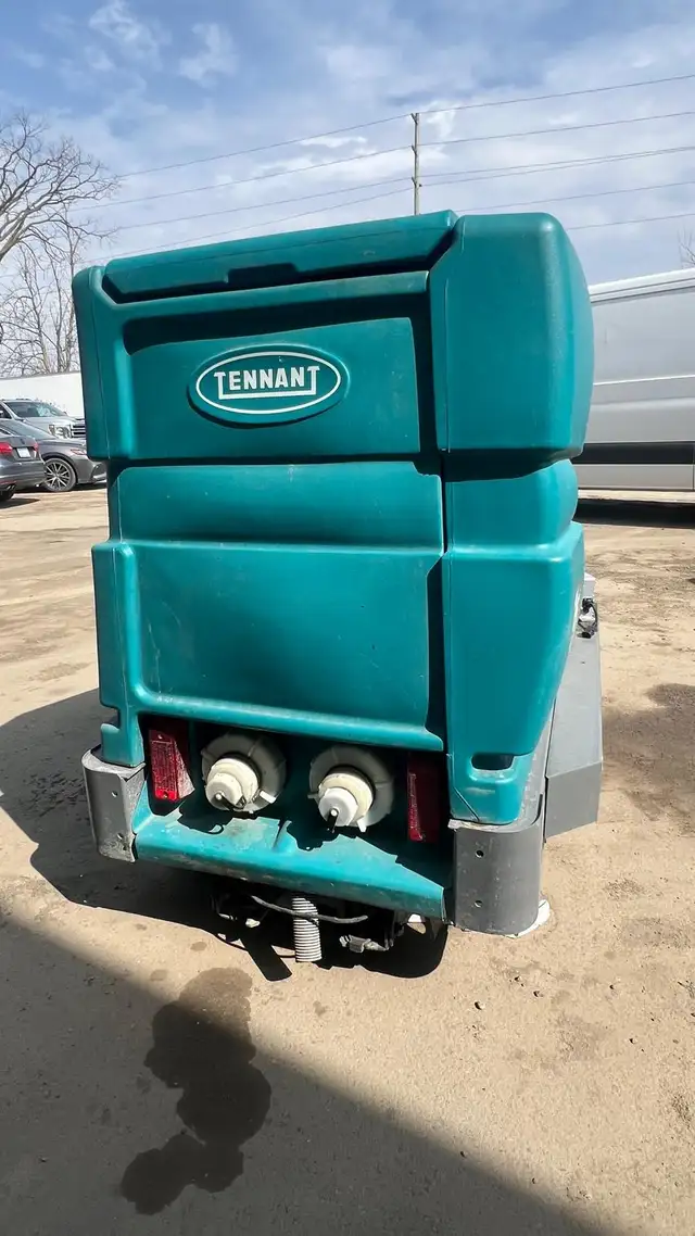 Tennant T-15 Commercial Cleaning Machine for Sale - Photo 3