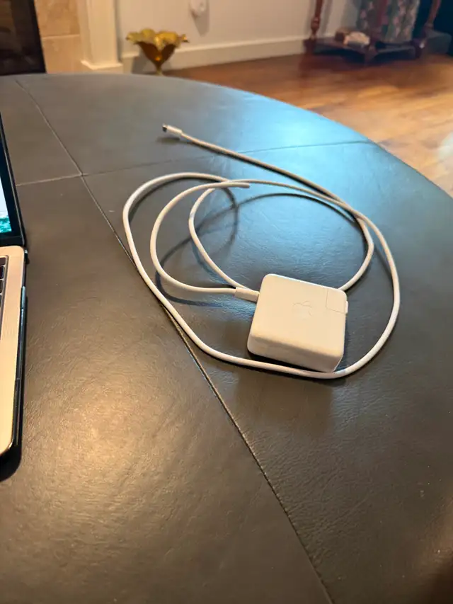 2020 Apple MacBook Pro - Photo 3