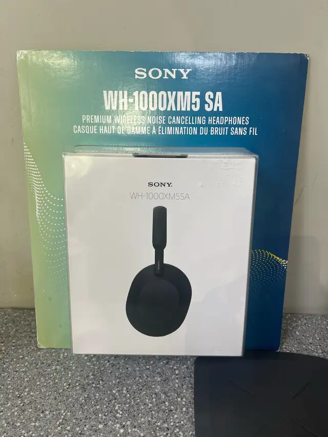 Sony WH-1000XM5A BlueTooth headphones New in box
