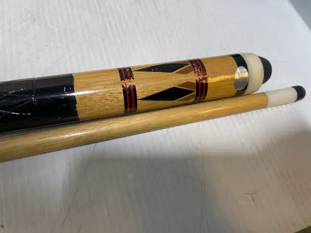2 Pool Cue Sticks with case - Photo 4