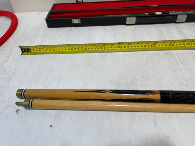 2 Pool Cue Sticks with case - Photo 6