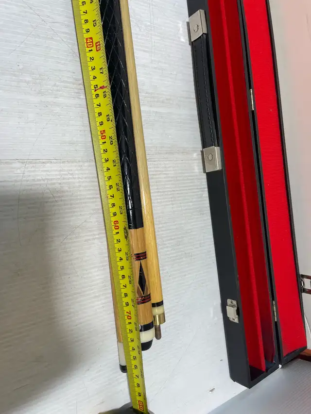 2 Pool Cue Sticks with case - Photo 7