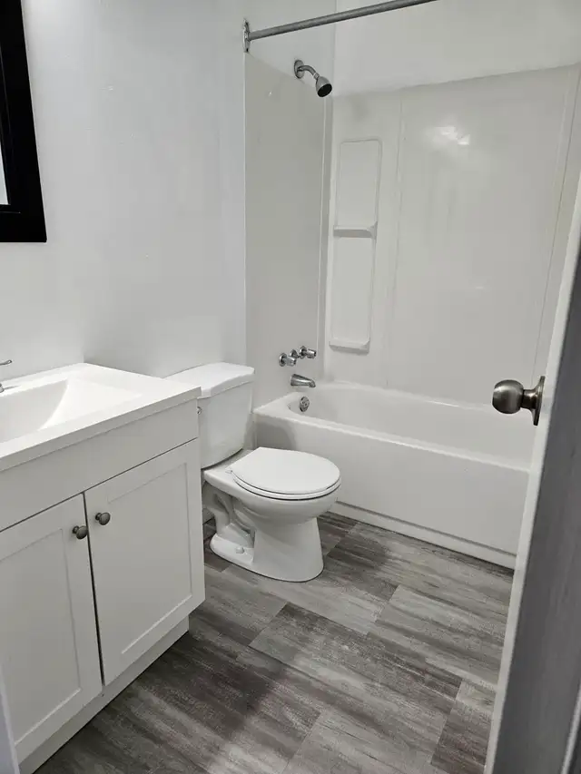 Beautiful 3 Bedroom Townhome for Rent - Photo 2