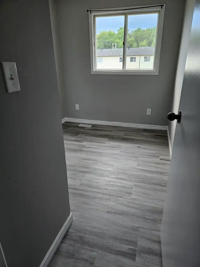 Beautiful 3 Bedroom Townhome for Rent - Photo 5