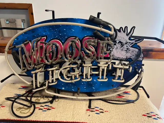 moose head, neon light for bar - Photo 2