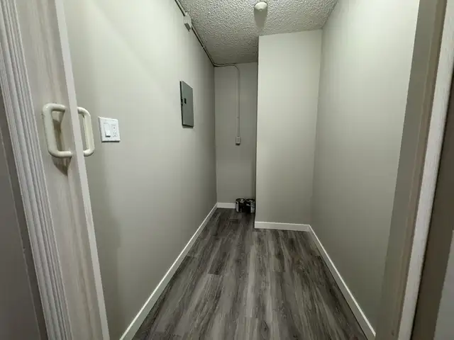 Amazing 2 Bedroom  Apartment on Quiet Close! - Photo 10