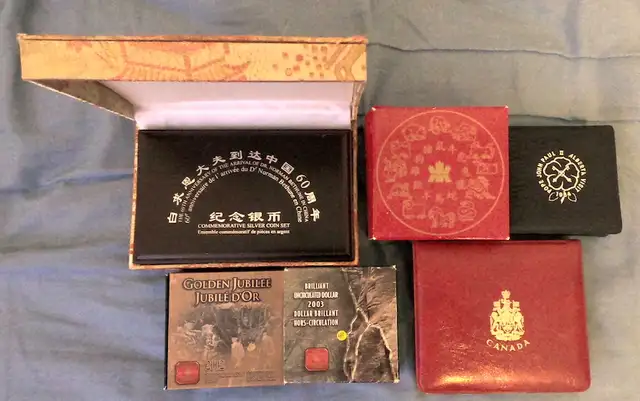 COIN BOXES (EMPTY) CANADA & FOREIGN (SOME) - ABOUT 100 - Photo 5