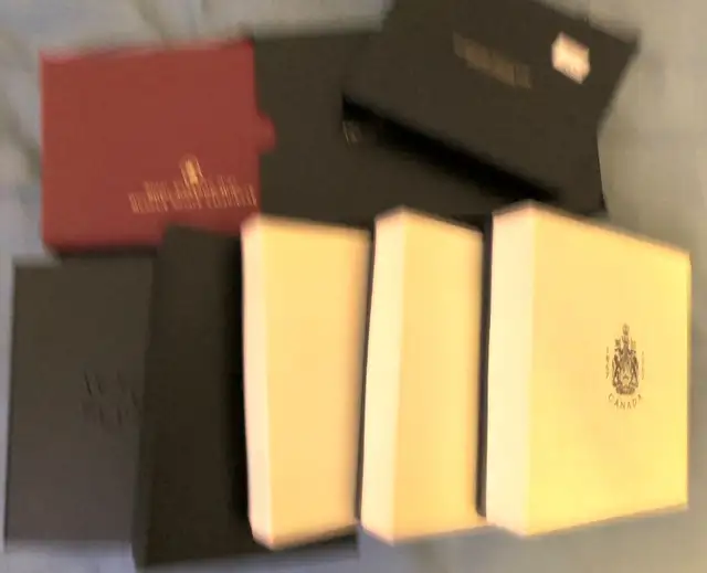 COIN BOXES (EMPTY) CANADA & FOREIGN (SOME) - ABOUT 100 - Photo 6