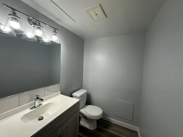 2 Weeks Free Spacious 2-Bedroom Apartment - SMALL PET FRIENDLY! - Photo 9