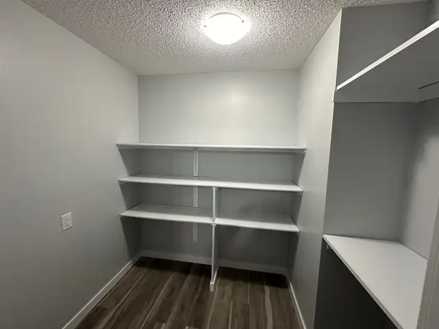 2 Weeks Free Spacious 2-Bedroom Apartment - SMALL PET FRIENDLY! - Photo 13