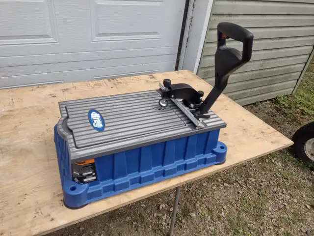 Perceuse électrique KEG FOREMAN DB 210 pour le perçage en angle