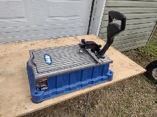 Perceuse électrique KEG FOREMAN DB 210 pour le perçage en angle