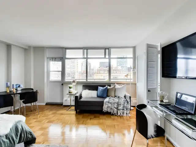 Apartment Rentals at 425 Avenue Road - St. Clair Ave West - Photo 3