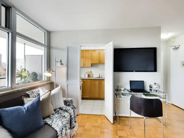 Apartment Rentals at 425 Avenue Road - St. Clair Ave West - Photo 7