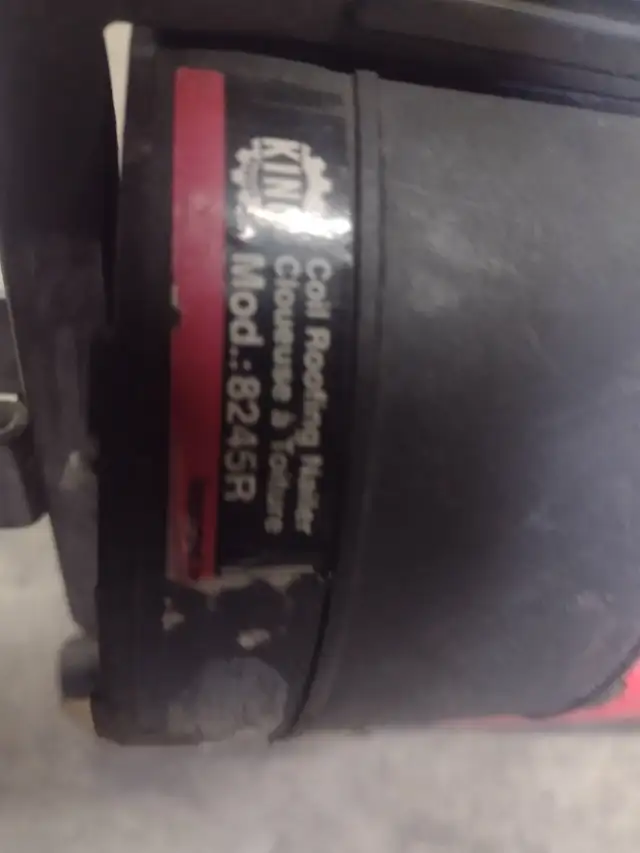 Cloueuse a bardeau pneumatique KING model 8245R - Photo 2